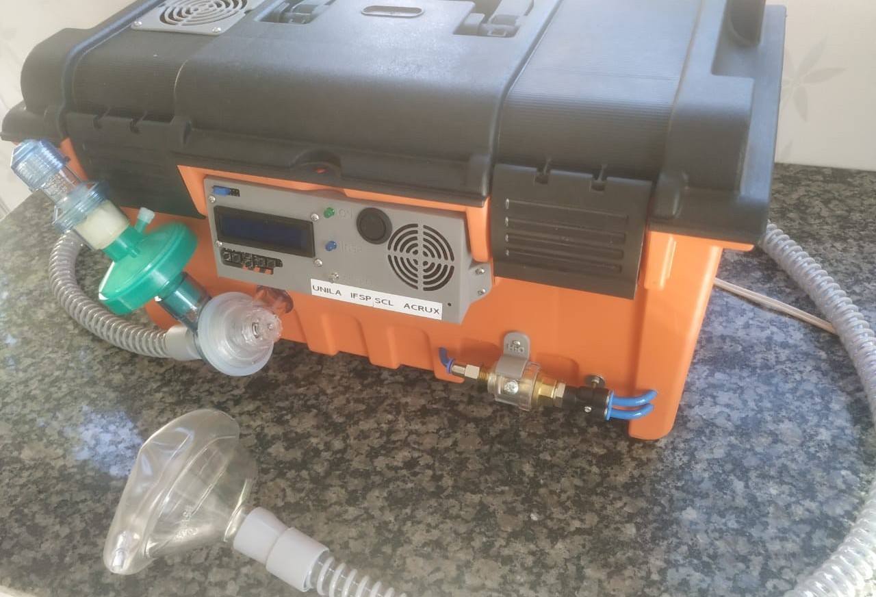 Engenheiros, pequisadores e alunos desenvolvem protótipo de respirador mecânico de baixo custo, em Foz do Iguaçu
