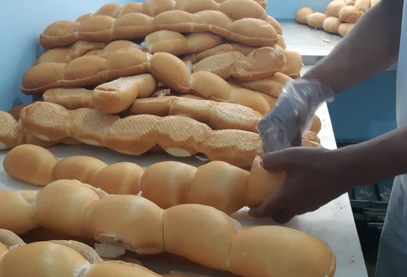 Presos produzem 5 mil pães por dia na PEC