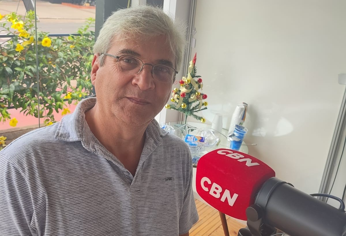 Márcio Couto, colunista da CBN Cascavel, médico e escritor, lança livro "et cetera"