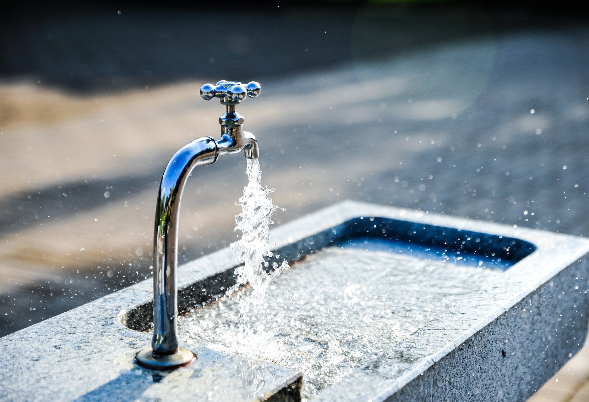 Saneamento: Lei obriga reaproveitamento de água de chuva e esgoto 